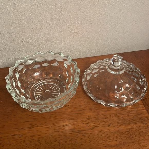 Vintage Candy Dish with Lid Indiana Glass Co. or Trinket Dish - Picture 2 of 9